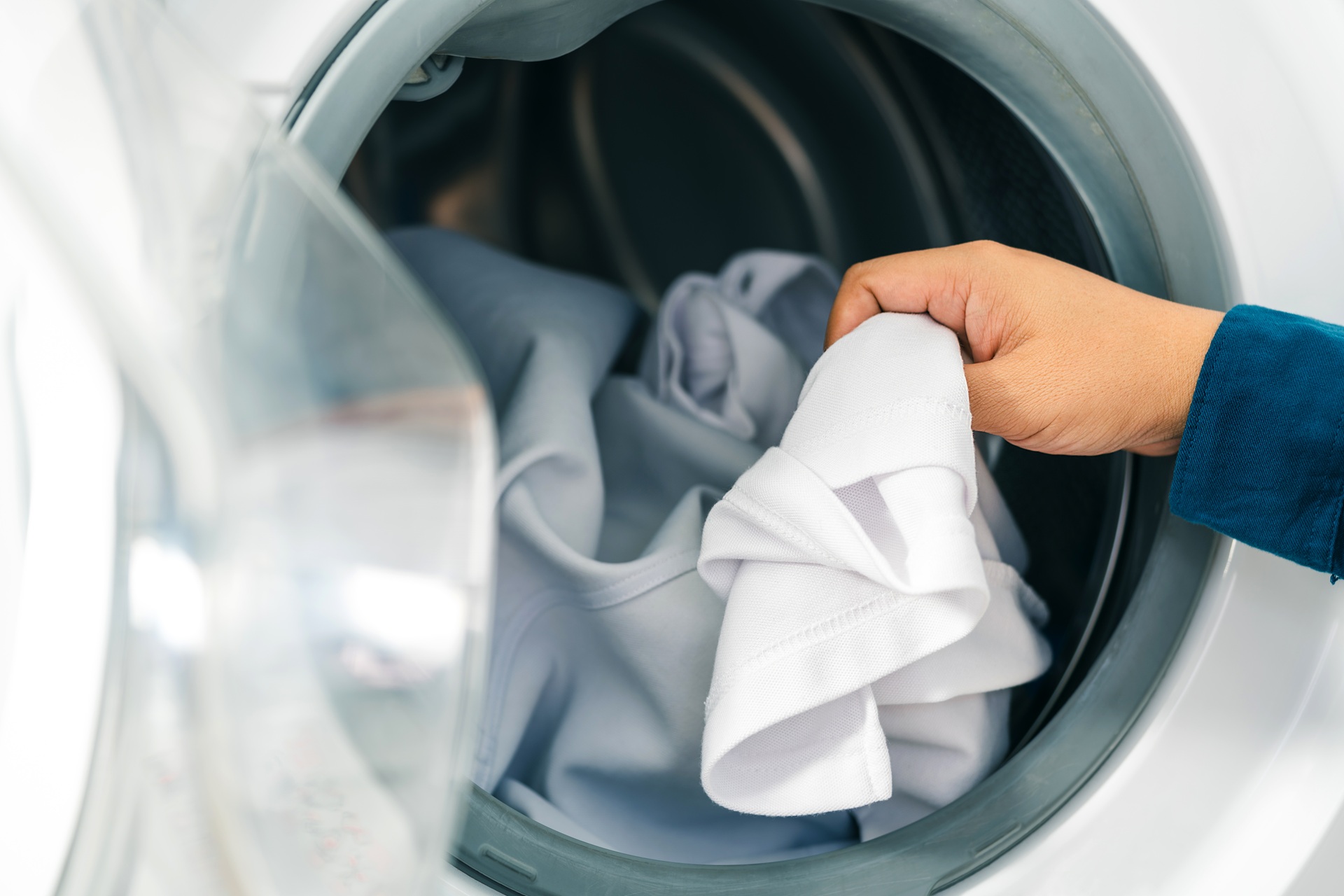 A Simple Checklist to Prepare Clothes for Dry Cleaning